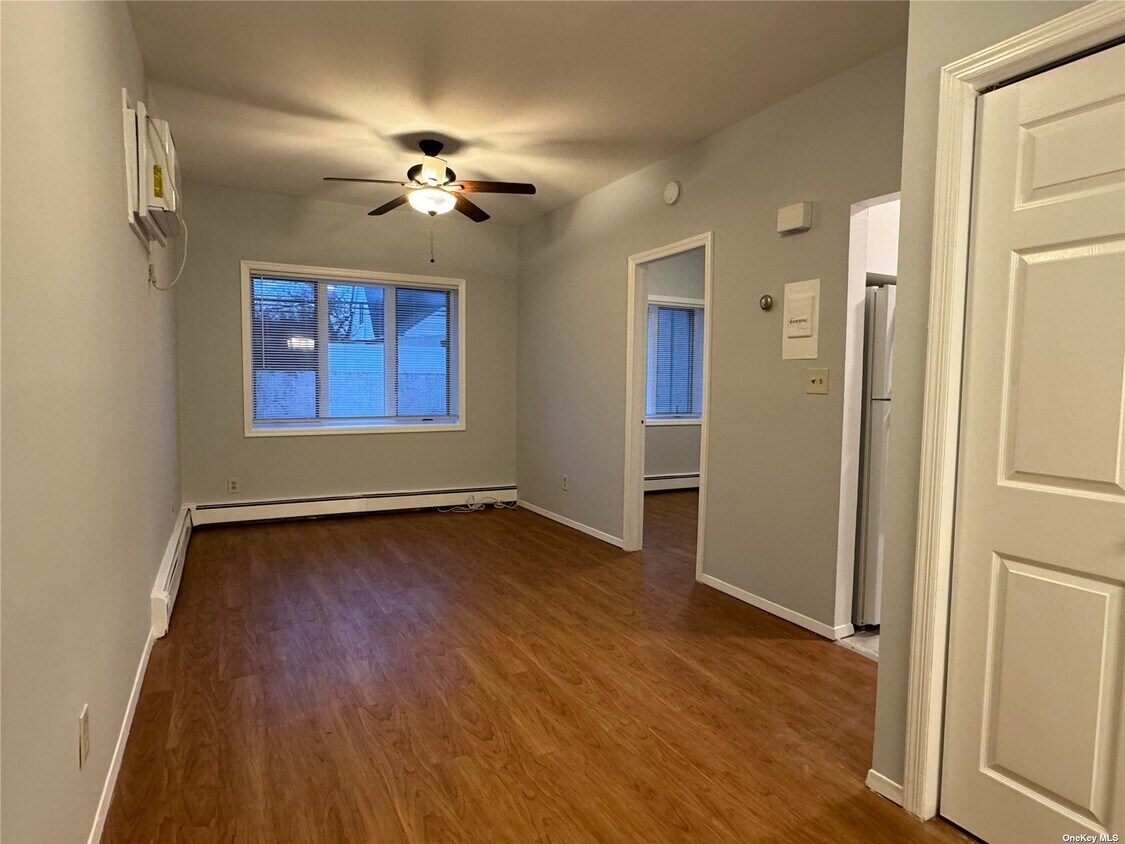 Primary Photo - 452 E Park Ave