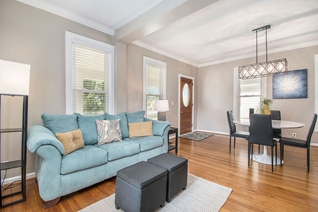 Building Photo - Adorable Millard Home