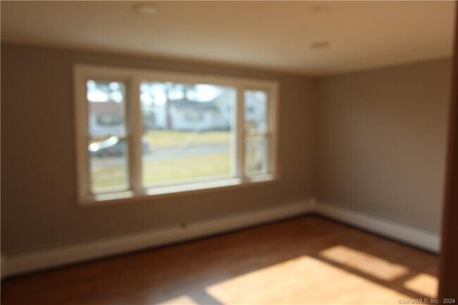 Building Photo - 68 Fuller Dr