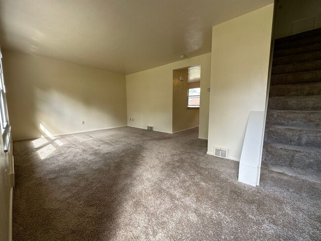 Building Photo - 438 Mower Dr