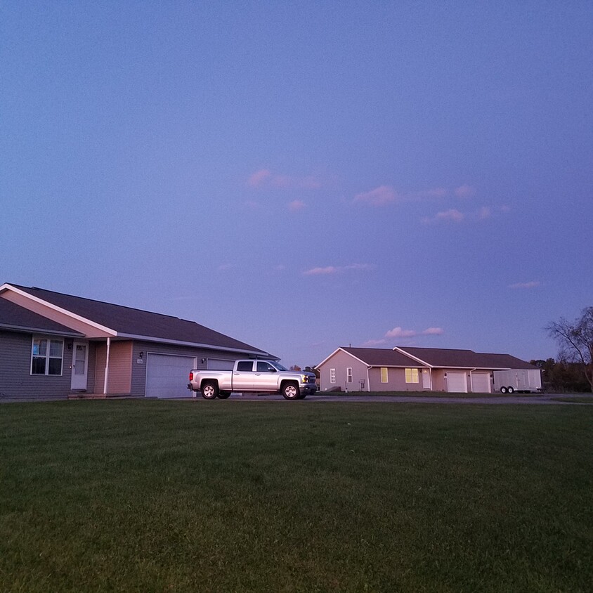 Primary Photo - 6776 W Blue Rd