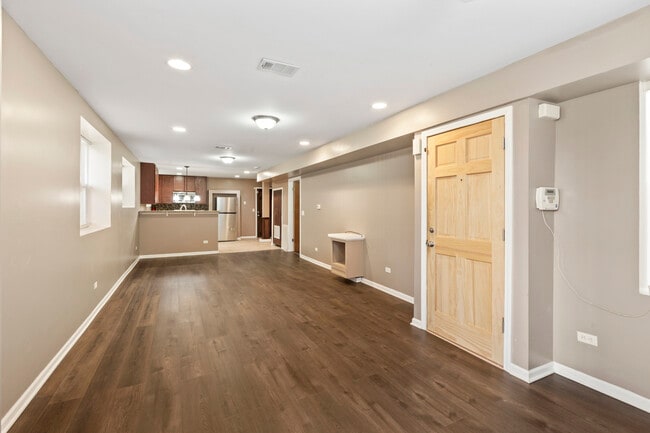 Building Photo - 323 Memorial Dr