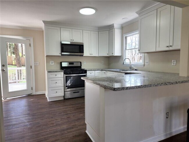 Building Photo - 2485 Zachary Woods Dr NW
