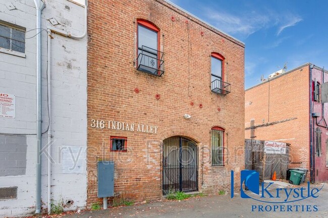 Building Photo - 316 Georgia St