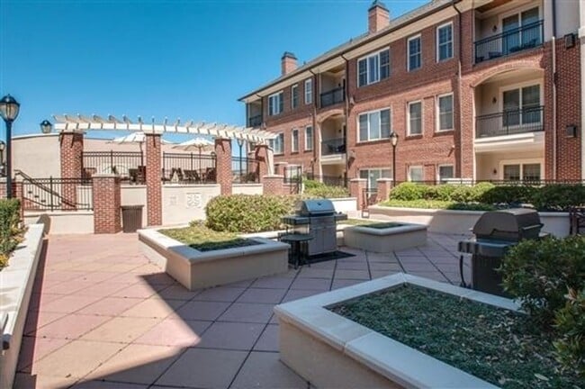 Building Photo - 4120 Ridgefield Dr
