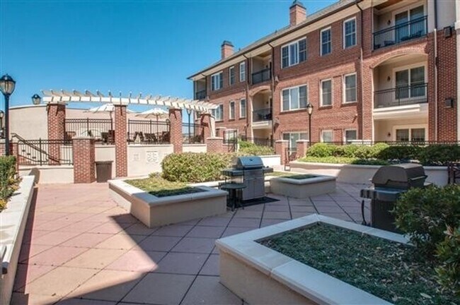 Foto del edificio - 4120 Ridgefield Dr