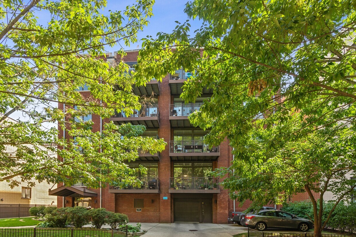 Primary Photo - 2225 W Wabansia Ave