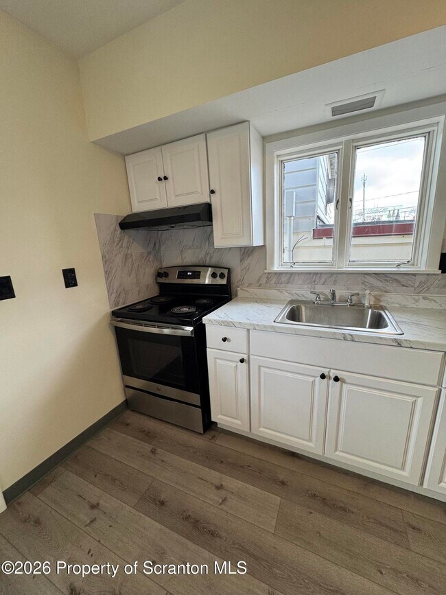 Building Photo - 615 3rd St