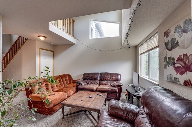 Building Photo - Spacious 3 Bed, 3 1/2 Bath Townhome in Northwest Fort Collins!