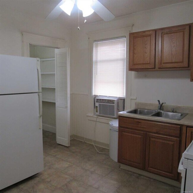 Foto del edificio - 41 Taylor Ave