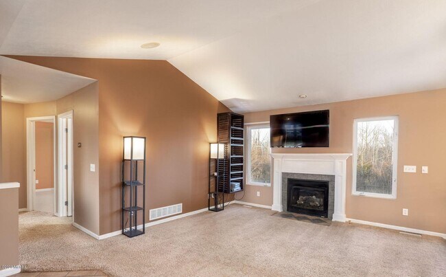 Building Photo - 7058 Shady Knoll Dr SE