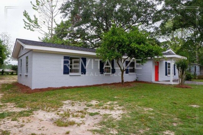 Building Photo - 4 Bed/1 Bath House in Theodore Completely ...