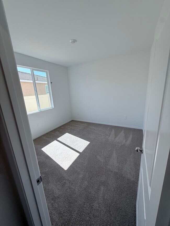 Foto del edificio - 339 Deer Lake Way