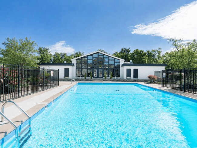 Building Photo - Spanish Lake Townhomes