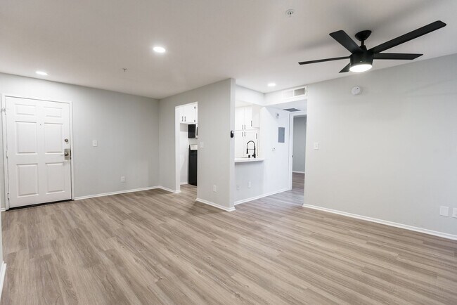 Foto del interior - 315 South Virgil Ave