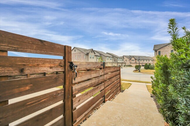 Foto del edificio - 2610 La Cala Dr