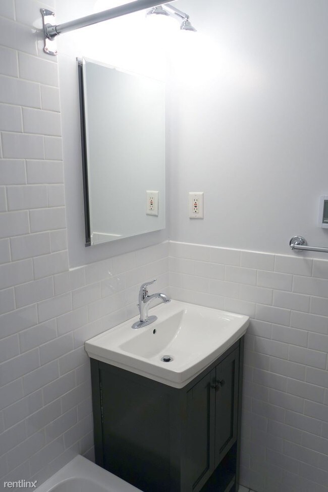 Building Photo - 345 Sackett St