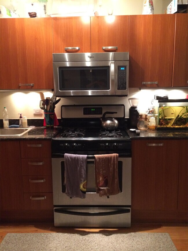 Foto del edificio - 1711 W Jarvis Ave