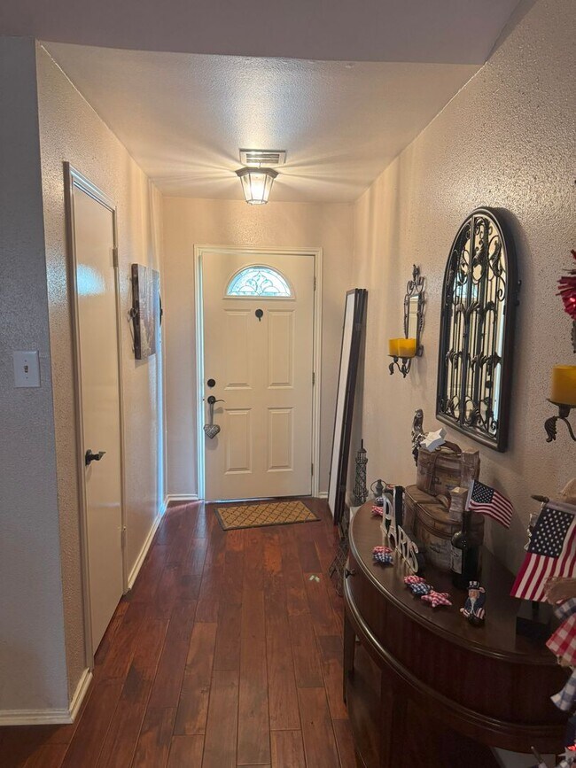 Foto del edificio - 3418 Meadowhead Dr