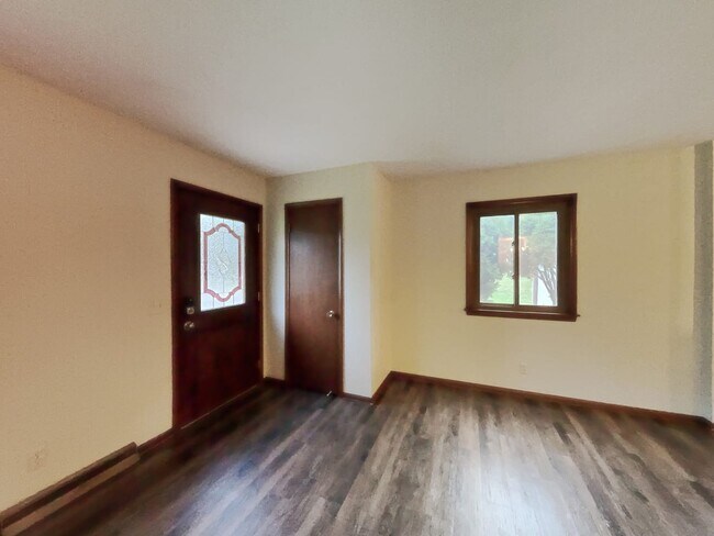 Building Photo - 6081 Sumter Pl N