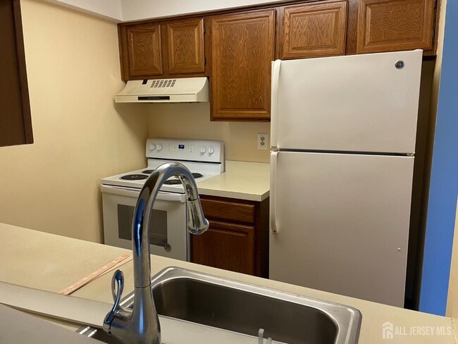 Foto del edificio - 2107 Ravens Crest Dr