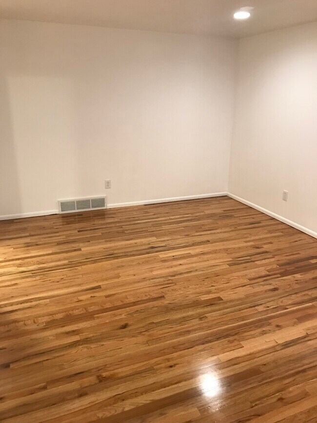 Front Room - 36 W 1500 S