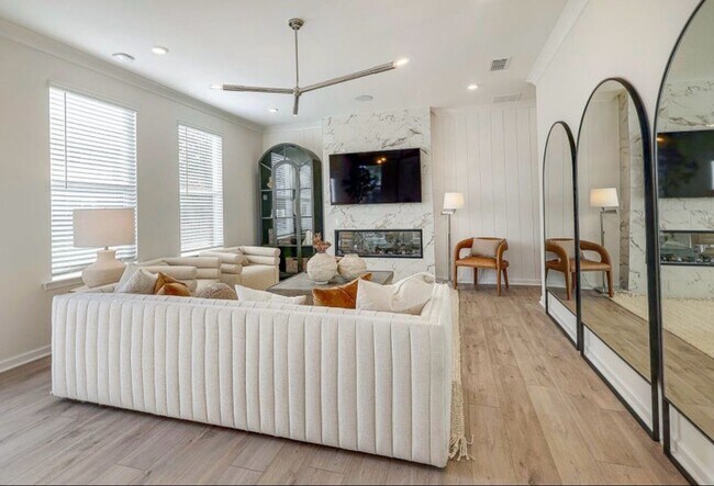 Foto del edificio - 5016 Rill Ct
