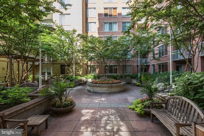 Foto del edificio - 1020 N Highland St