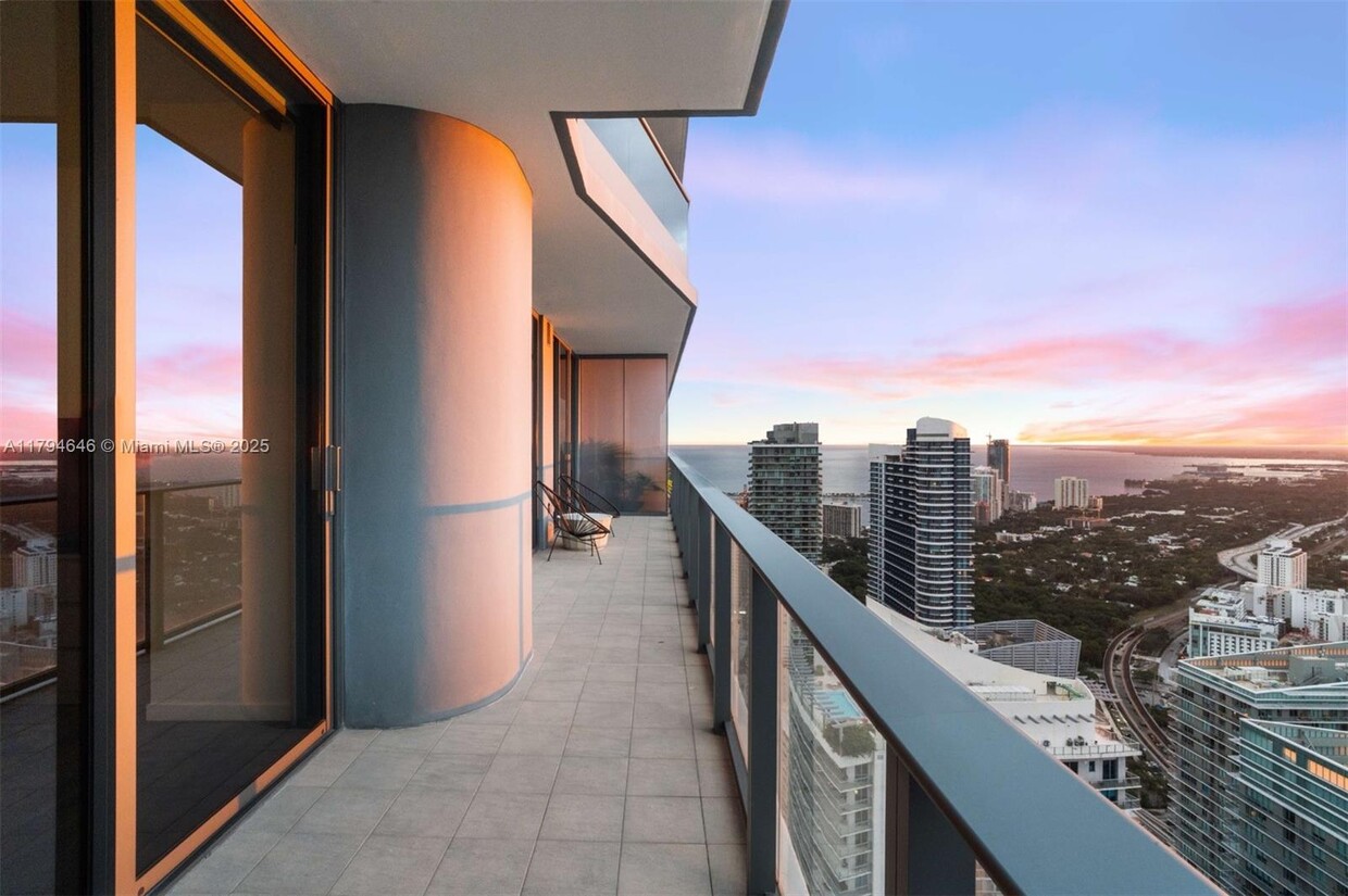 Primary Photo - 1000 Brickell Plaza