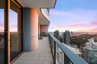 Building Photo - 1000 Brickell Plaza