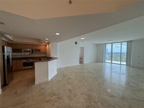 Building Photo - 15051 Royal Oaks Ln