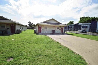 Building Photo - 6022 S Newport Ave