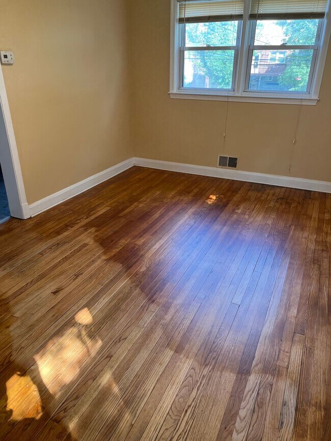 Foto del edificio - 3 BDRM 1.5 BTH in Baltimore City Sinclair Ln