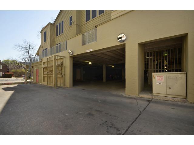 Building Photo - Infamous Orange tree condos. 2 blocks from...