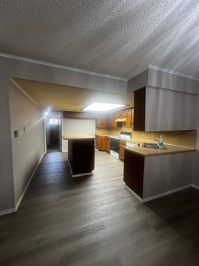 Building Photo - 4802 Skywood Dr