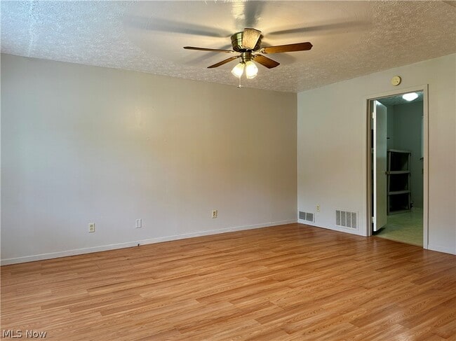 Foto del edificio - 4827 Dunsmore Ave