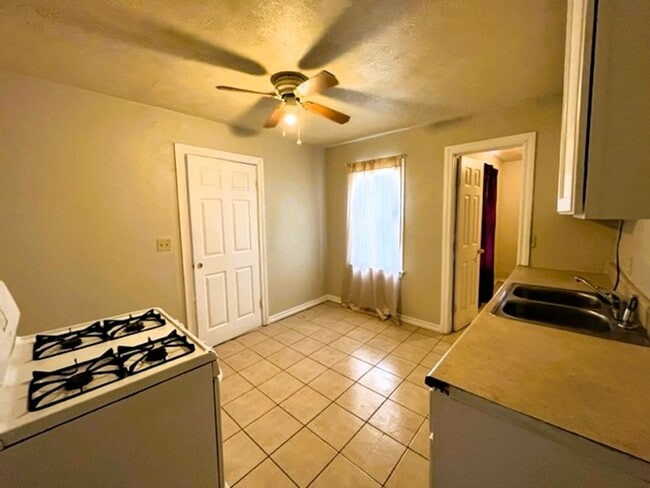 Foto del edificio - 329 NW 84th St