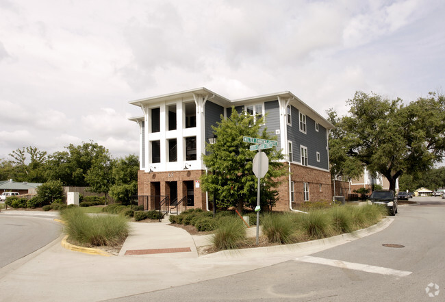 Building Photo - Sustainable Fellwood I