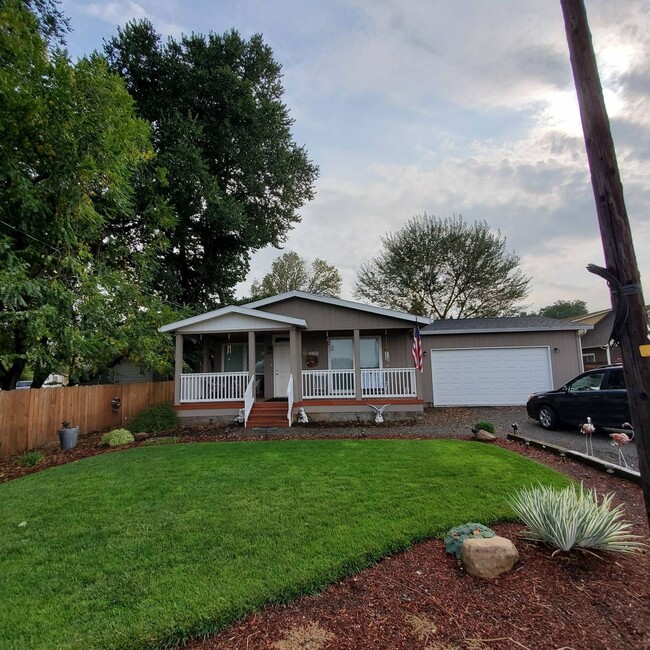 Building Photo - 1120 Linn Way