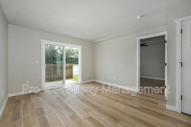 Building Photo - 2213 E Macs Ct