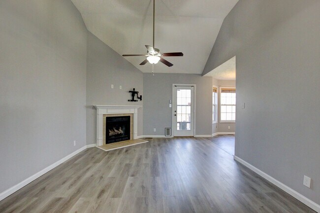 Foto del edificio - Sweet 3 bed 2 bath.  Cat friendly.