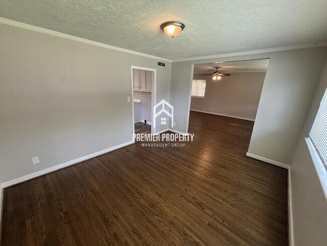 Foto del edificio - 521 Ferndale Rd