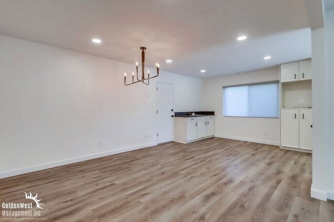 Foto del edificio - Stunningly Updated 3Bdm 2Ba Home Nearby Lake Murray!