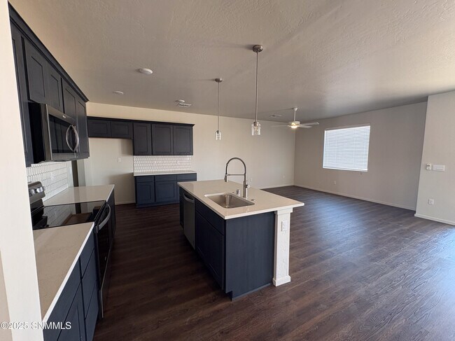 Foto del edificio - 3079 Gladstone St