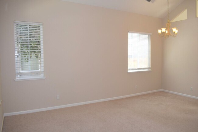 Foto del edificio - Resident Benefit Package Property