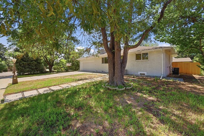 Foto del edificio - 4-bedroom, 4 bath home with 2 car garage