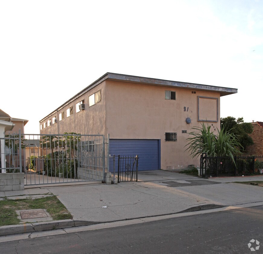 Primary Photo - 914 White Knoll Dr
