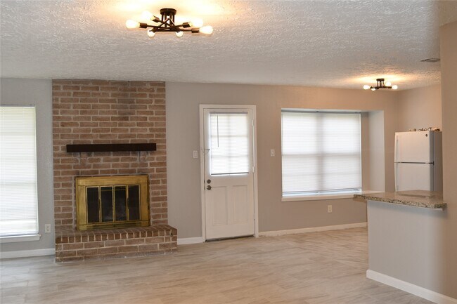 Building Photo - 16818 Dutch Ridge Dr