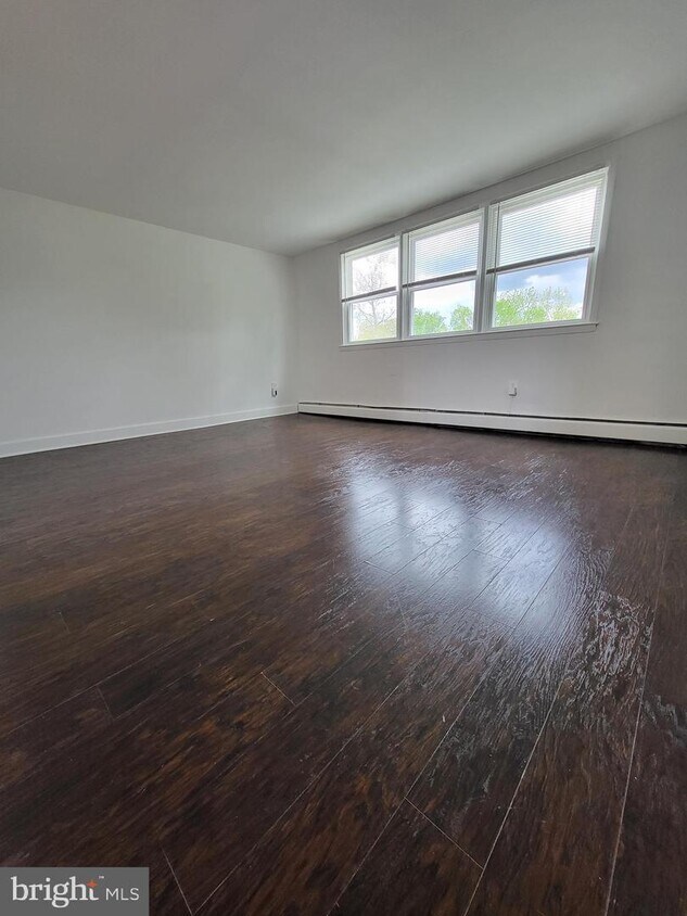 Foto principal - 71 Lakeland Rd