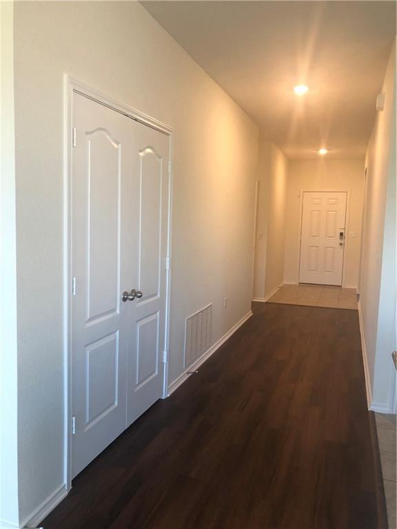 Building Photo - 7601 Lazy Creek Dr